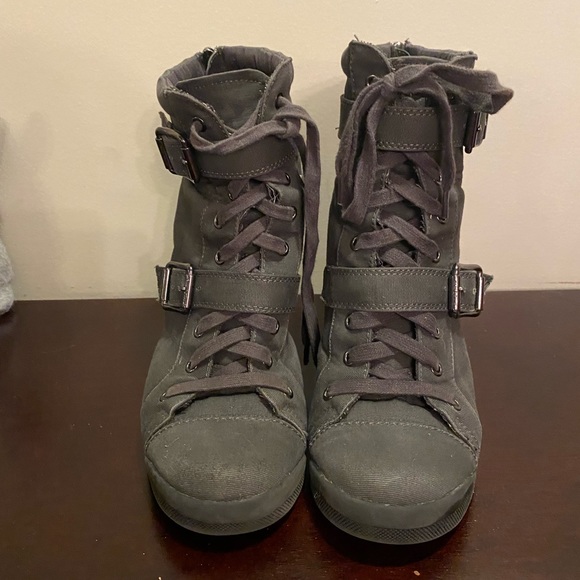 Simply Vera sneaker wedge gray women size 7.5